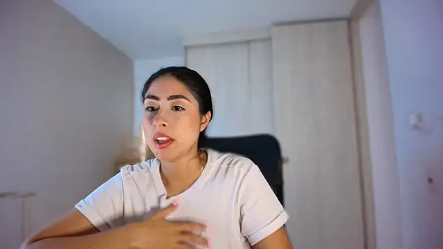 Snapshot of auroracaruso11 chatting on July 24, 7:01 pm auroracaruso11 online show from July 24, 7:01 pm