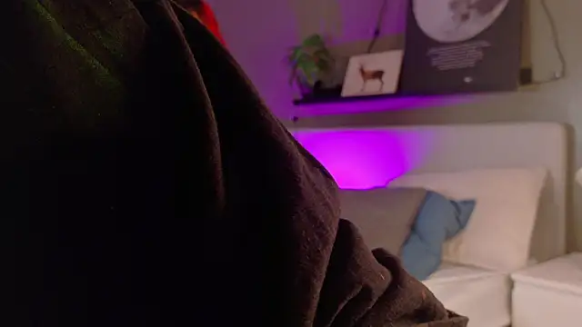 Snapshot of ParisFox_ chatting on November 14, 2:27 pm ParisFox online show from November 14, 2:27 pm