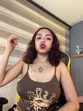 Liittleluaa  online show from February 19, 12:00 pm