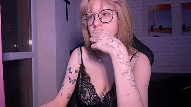 Snapshot of moundliicht1 chatting on February 28, 6:41 pm moundliicht1 online show from February 28, 6:41 pm