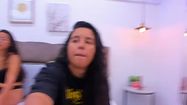 Dilan y Mia online show from February 8, 6:22 pm