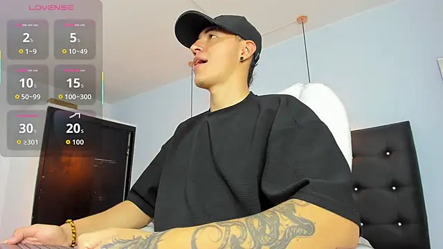 Lobo 17  online show from October 28, 3:43 am