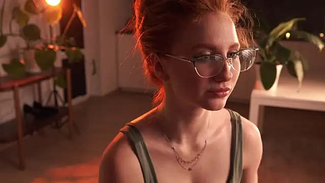 Snapshot of EsmaCrumbley chatting on March 4, 4:18 am EsmaCrumbley online show from March 4, 4:18 am