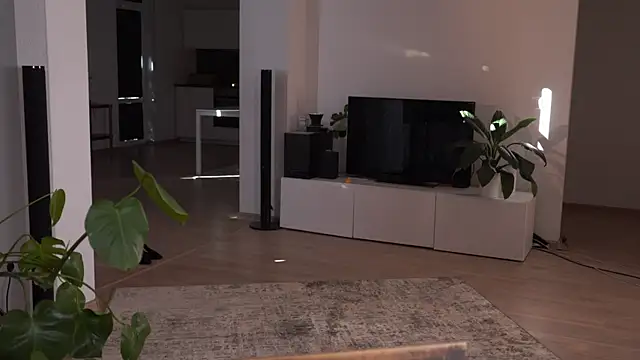 EsmaCrumbley online show from March 18, 4:26 am