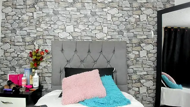 Snapshot of your_angel7 chatting on November 7, 1:38 am your angel7 online show from November 7, 1:38 am