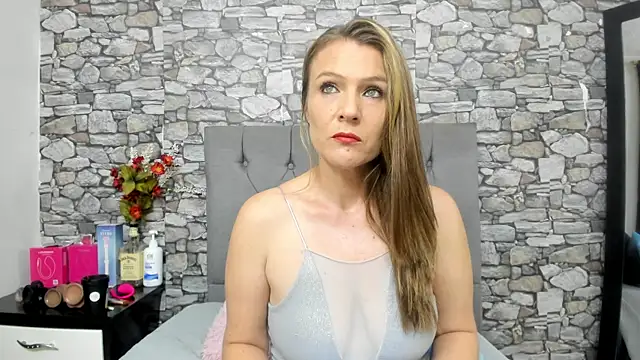 Snapshot of your_angel7 chatting on November 14, 2:10 am your angel7 online show from November 14, 2:10 am