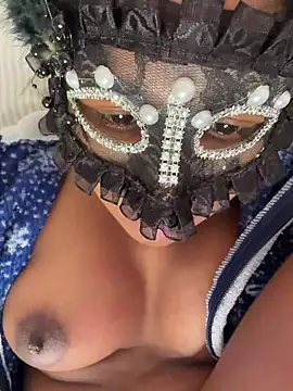 Snapshot of Bella_Luna18 chatting on November 24, 3:56 pm Bella Luna18 online show from November 24, 3:56 pm