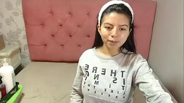 CarolineBrunx online show from December 15, 2:38 am