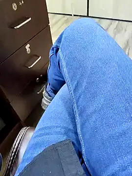 Ishan003 online show from February 19, 5:05 am