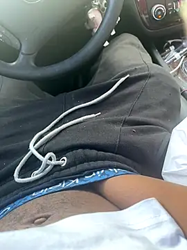 Snapshot of sneakylink13__ chatting on October 18, 9:26 pm sneakylink13   online show from October 18, 9:26 pm