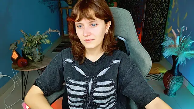 Snapshot of LolaAsmus chatting on October 15, 5:18 am LolaAsmus online show from October 15, 5:18 am