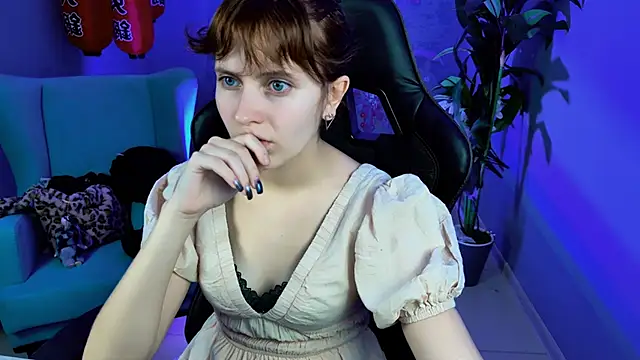 Snapshot of LolaAsmus chatting on October 17, 5:43 am LolaAsmus online show from October 17, 5:43 am