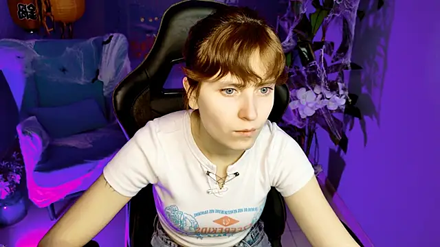 Snapshot of LolaAsmus chatting on October 23, 5:18 am LolaAsmus online show from October 23, 5:18 am