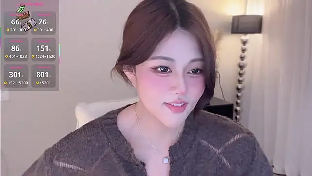 Strawberrybabyy1 online show from October 17, 3:36 pm