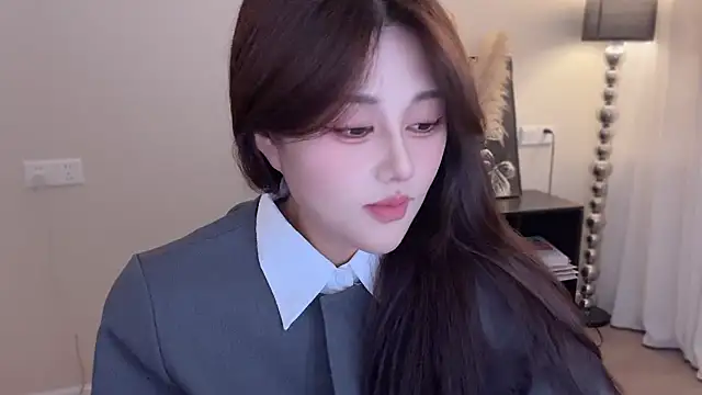 Strawberrybabyy1 online show from November 19, 1:33 pm