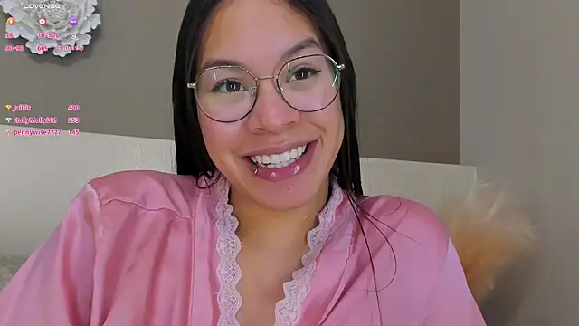 KimHiltton online show from March 21, 10:17 am