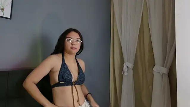 Snapshot of miaa_lux chatting on November 13, 7:24 pm miaa lux online show from November 13, 7:24 pm