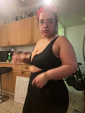 munchbutt28 online show from March 27, 2:50 am