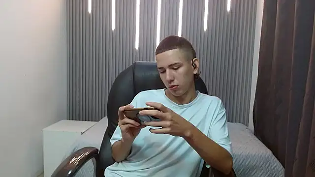 JackSwan18 online show from March 12, 2:23 pm