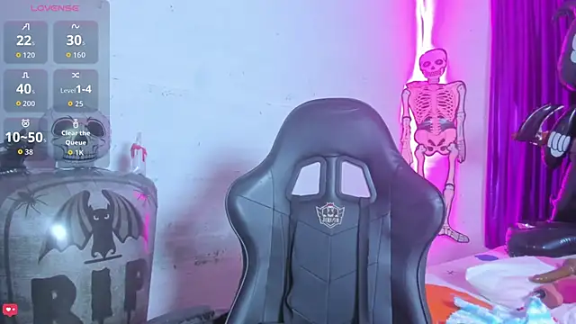 Snapshot of jonson- chatting on October 30, 10:43 pm jonson- online show from October 30, 10:43 pm