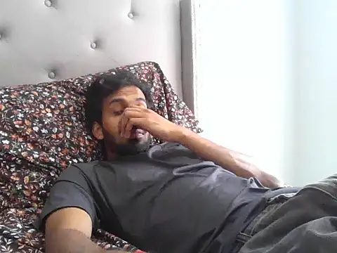 skinny  boy   online show from February 25, 7:45 pm