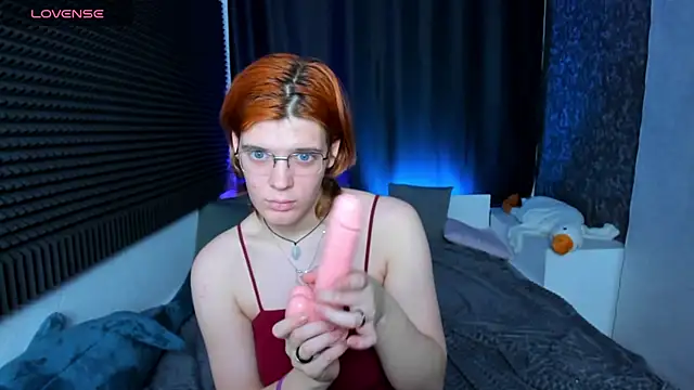KIKI Krash online show from December 3, 4:28 pm