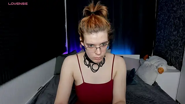 KIKI Krash online show from December 6, 1:33 pm