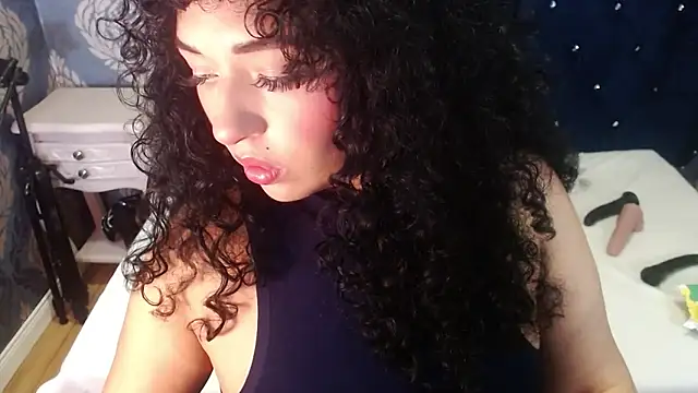 Snapshot of Sofiacowperx chatting on May 17, 6:37 pm Sofiacowperx online show from May 17, 6:37 pm