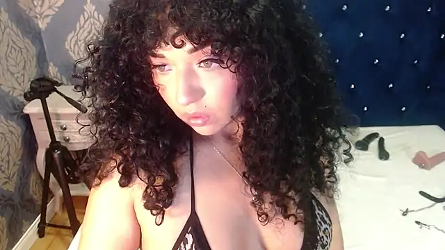 Snapshot of Sofiacowperx chatting on May 21, 1:29 pm Sofiacowperx online show from May 21, 1:29 pm