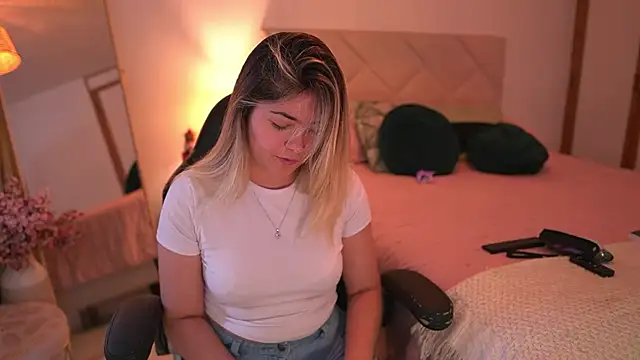 Lau Bee online show from November 10, 7:13 pm