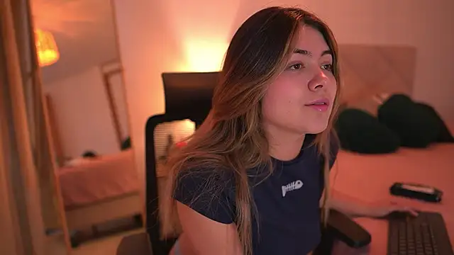 Lau Bee online show from April 8, 7:36 pm