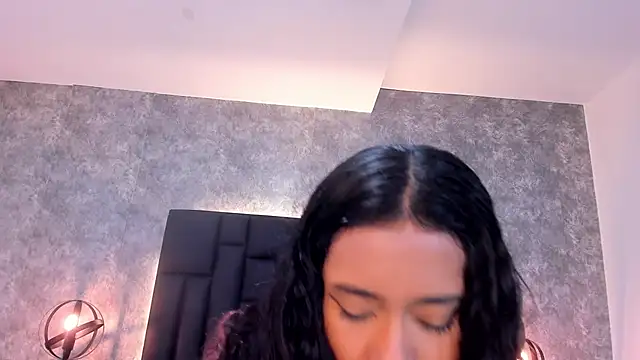 laura smith33 online show from December 30, 1:58 pm