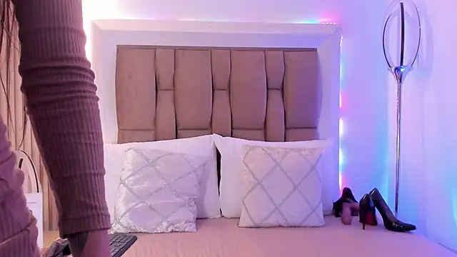 Clarisse28 online show from November 27, 2:13 am