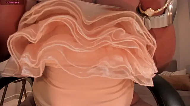 Snapshot of SavannahStorm chatting on October 26, 1:06 pm SavannahStorm online show from October 26, 1:06 pm