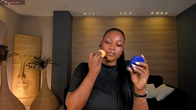 Snapshot of SavannahStorm chatting on November 20, 12:05 pm SavannahStorm online show from November 20, 12:05 pm