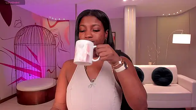 Snapshot of SavannahStorm chatting on November 29, 12:52 pm SavannahStorm online show from November 29, 12:52 pm