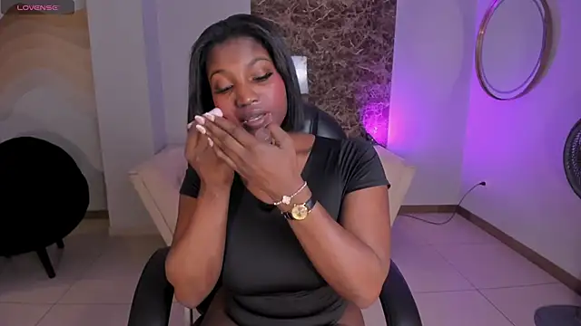 Snapshot of SavannahStorm chatting on November 30, 11:47 am SavannahStorm online show from November 30, 11:47 am