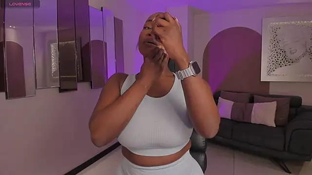 Snapshot of SavannahStorm chatting on December 3, 8:29 pm SavannahStorm online show from December 3, 8:29 pm