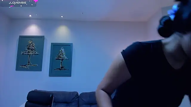 IsabellaHill  online show from January 7, 1:06 am