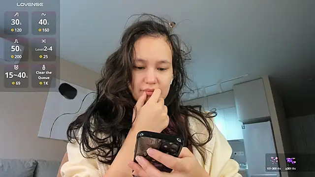 Snapshot of miss_shine chatting on December 3, 4:47 am miss shine online show from December 3, 4:47 am