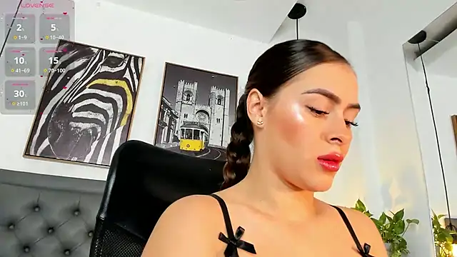 Snapshot of alicee_cooper chatting on February 20, 2:24 pm alicee cooper online show from February 20, 2:24 pm