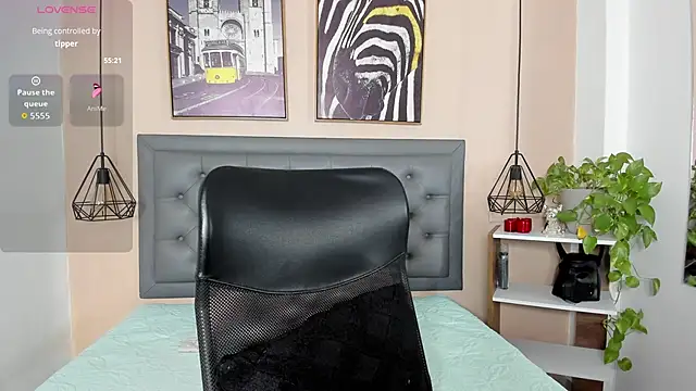 Snapshot of alicee_cooper chatting on November 3, 1:56 pm alicee cooper online show from November 3, 1:56 pm