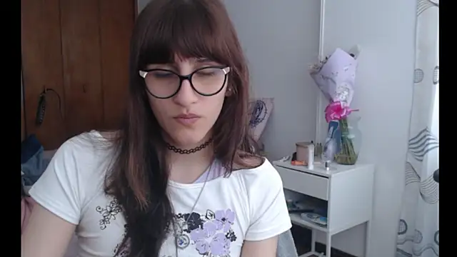 Snapshot of Alice_love29 chatting on June 9, 3:12 pm Alice love29 online show from June 9, 3:12 pm