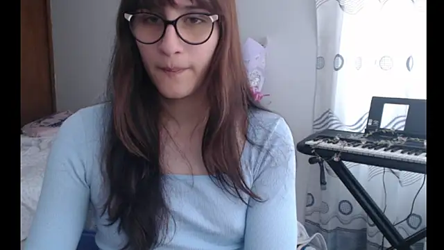 Snapshot of Alice_love29 chatting on June 17, 3:24 pm Alice love29 online show from June 17, 3:24 pm