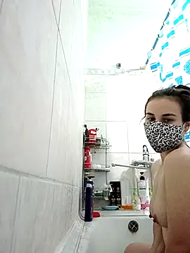 Snapshot of MikaKors chatting on December 5, 4:34 pm MikaKors online show from December 5, 4:34 pm