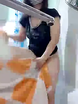 Snapshot of MikaKors chatting on December 31, 12:25 pm MikaKors online show from December 31, 12:25 pm