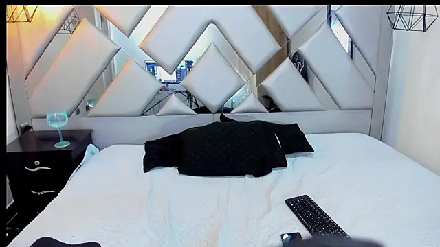 Nahomi-Hill online show from November 7, 11:27 pm