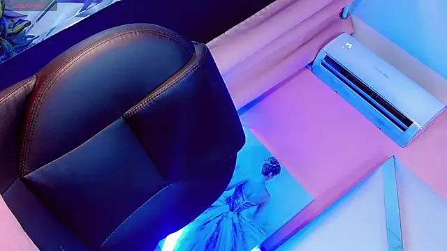 Sophia-Isabella online show from March 18, 7:10 pm