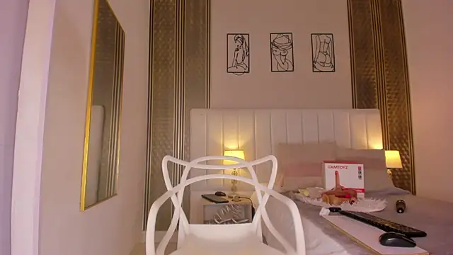 zoe sky  online show from April 4, 11:40 am