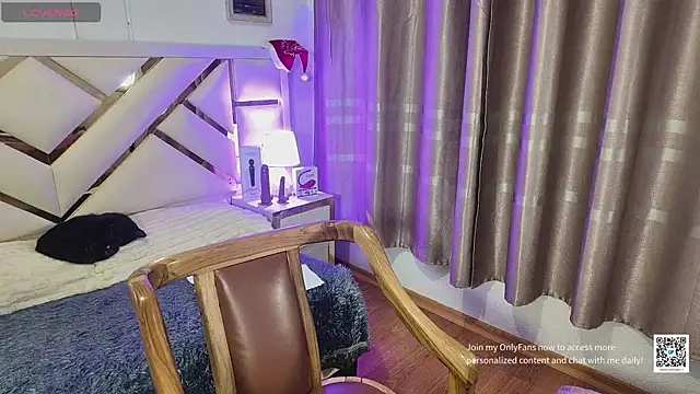 carolineamber  online show from December 21, 9:55 pm